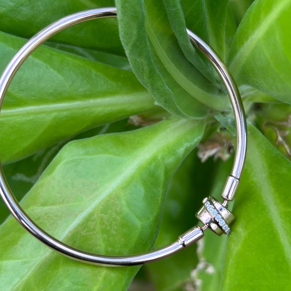 Pandora Moments Sparkling Shooting Star Clasp Rose Gold-Plated bangle bracelet - Picture 2 of 10